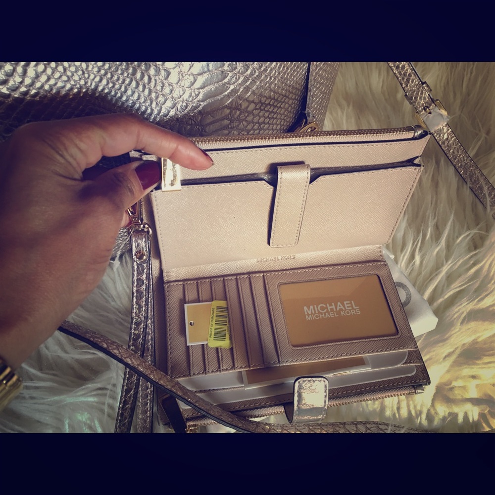 Michael Kor's Savanna Embossed Satchel & wallet - Picture 4 of 8